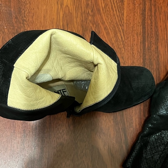 SIDE ZIPPERED BLACK ANKLE SHORT BOOT - Picture 5 of 6